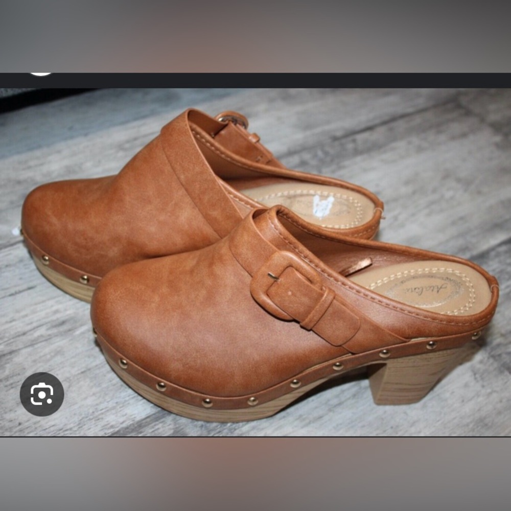 ATALINA clogs brand new.